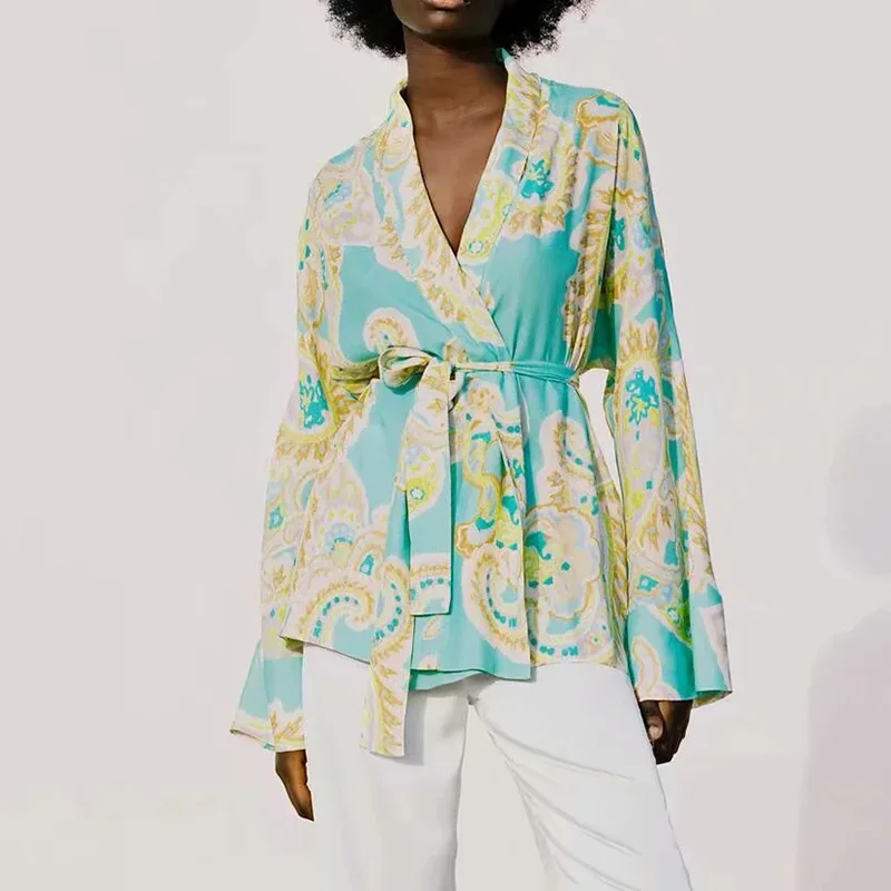 2021 Fashion Women Bow Decoration Printing Jacket V-neck Bathrobe Jacket Loose Outwear Retro Green Printed No Buttons Overcoat
2021 Fashion Women Bow Decoration Printing Jacket V-neck Bathrobe Jacket Loose Outwear Retro Green Printed No Buttons Overcoat