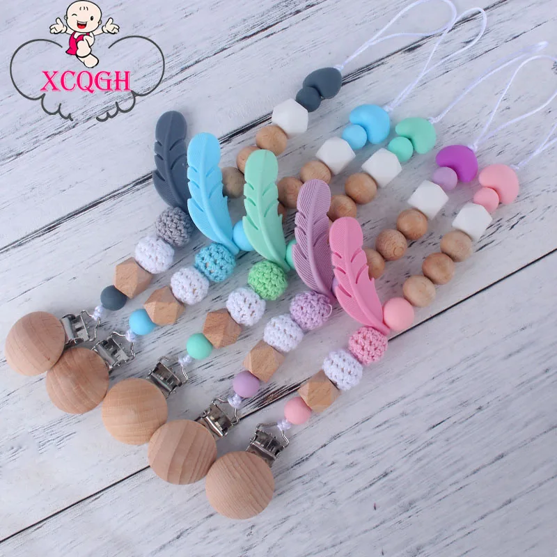 XCQGH Eco-friendly Beech Wooden Beads Baby Pacifier Clip Chain Silicone Feather Pendant Teether Leash Strap Baby Care
XCQGH Eco-friendly Beech Wooden Beads Baby Pacifier Clip Chain Silicone Feather Pendant Teether Leash Strap Baby Care