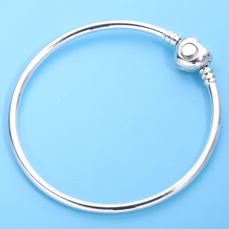 925 Sterling Silver Pan Bracelet Classic Heart-shaped Versatile Bracelet Fit European Charm Bracelets Women Jewelry
925 Sterling Silver Pan Bracelet Classic Heart-shaped Versatile Bracelet Fit European Charm Bracelets Women Jewelry