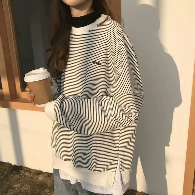 Striped sweater women's long-sleeved fake two-piece tops 2021 spring autumn Korean preppy style loose patchwork capless clothes
Striped sweater women's long-sleeved fake two-piece tops 2021 spring autumn Korean preppy style loose patchwork capless clothes