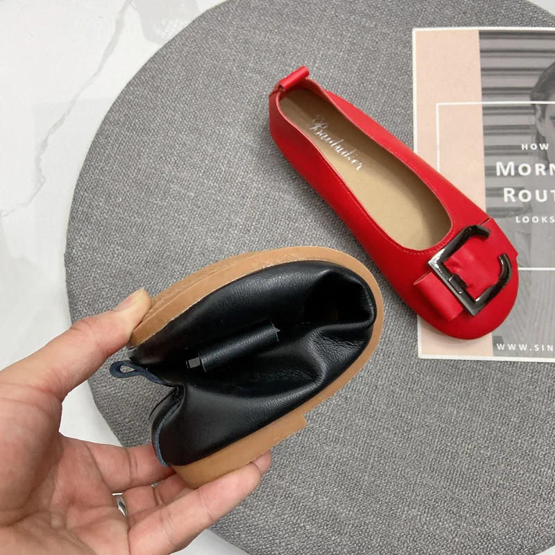 2021 spring and autumn new fashion female Korean style simple round head shallow mouth square buckle leather flat bottom.
2021 spring and autumn new fashion female Korean style simple round head shallow mouth square buckle leather flat bottom.