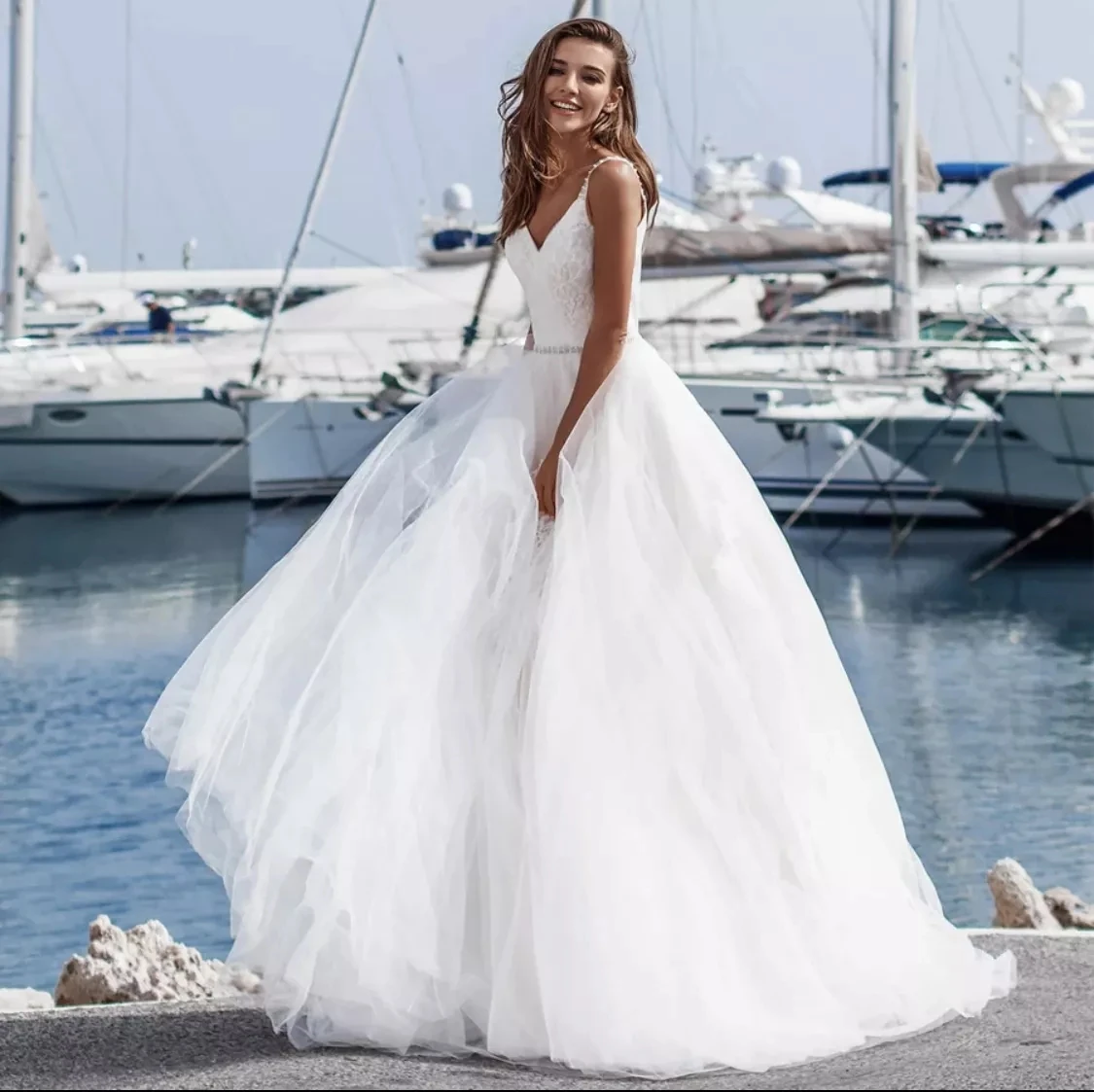 2022 Bohemian Wedding Dress A-Line V-Neck Tank Lace Appliques Sashes Backless Floor Length Sweep Train Bride Gown Tailor Made
2022 Bohemian Wedding Dress A-Line V-Neck Tank Lace Appliques Sashes Backless Floor Length Sweep Train Bride Gown Tailor Made
