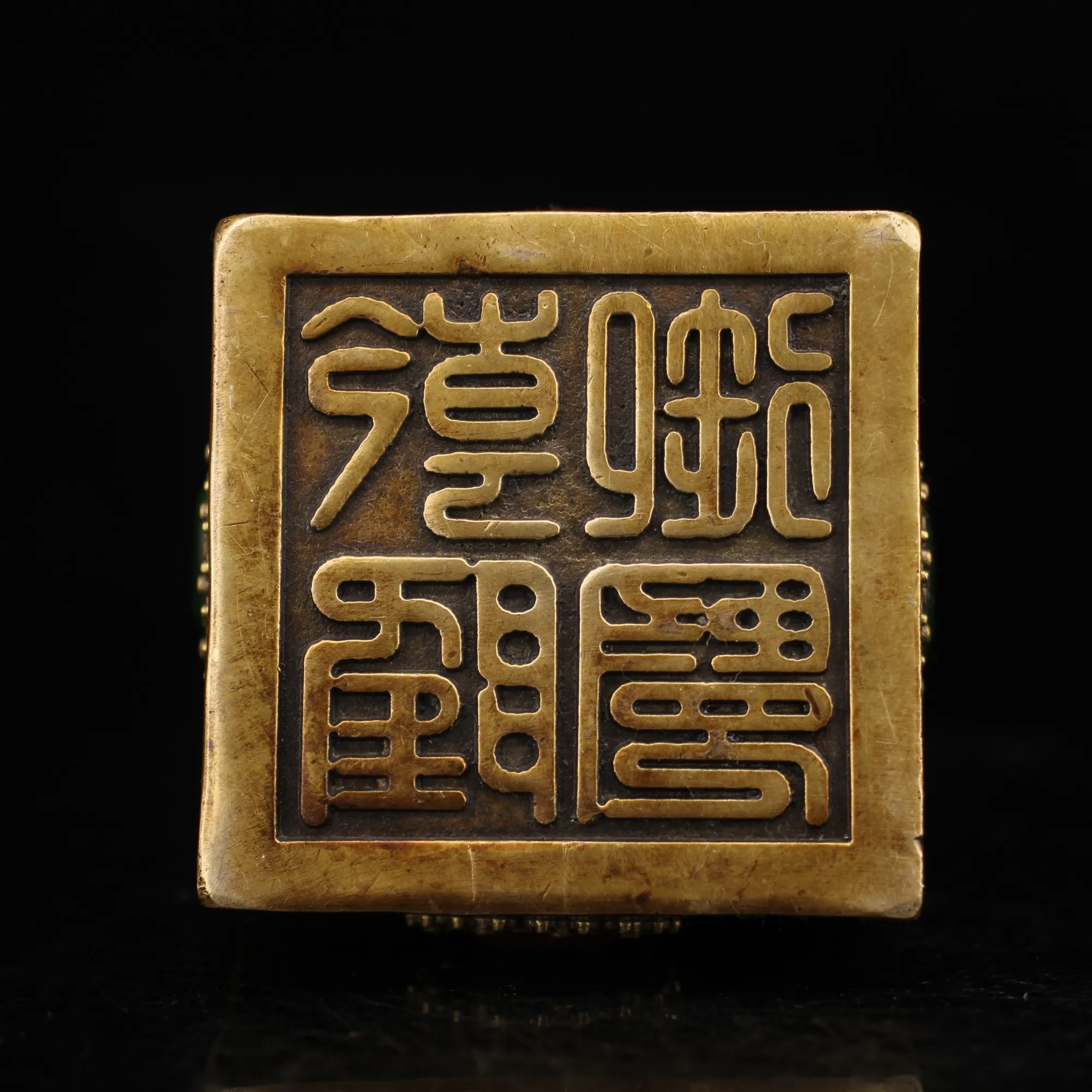 Wedding decoration collection of old pure copper hand-made gemstone inlaid turtle statue seal
Wedding decoration collection of old pure copper hand-made gemstone inlaid turtle statue seal