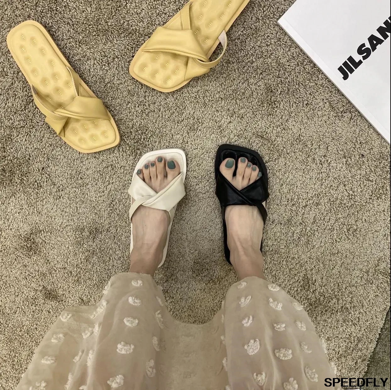 Sandals and Slippers Women's Summer 2021 New Korean Fashion Shoes, Comfortable Flat-heeled Flip Flops For Outer Wear
Sandals and Slippers Women's Summer 2021 New Korean Fashion Shoes, Comfortable Flat-heeled Flip Flops For Outer Wear