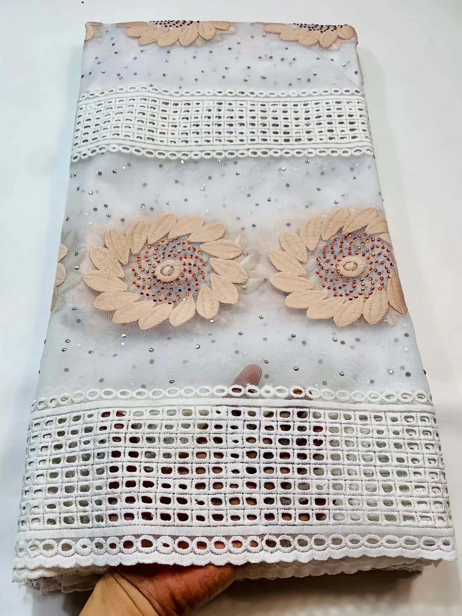 African Lace Fabric 5 Yards High Quality DIY Clothing Embroidery Latest French Net Lace Fabric for Nigerian Women Dress
African Lace Fabric 5 Yards High Quality DIY Clothing Embroidery Latest French Net Lace Fabric for Nigerian Women Dress