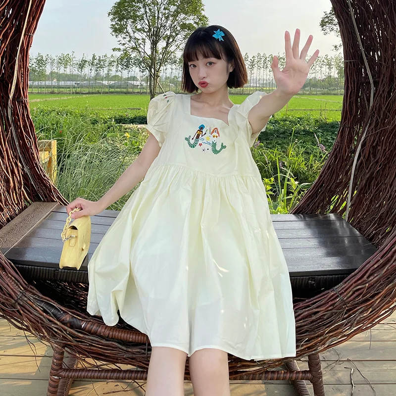 Floral Embroidery Dress Retro Puff Sleeve Square Collar Summer Light Mini Party Cotton and Linen Yellow Dress Women
Floral Embroidery Dress Retro Puff Sleeve Square Collar Summer Light Mini Party Cotton and Linen Yellow Dress Women