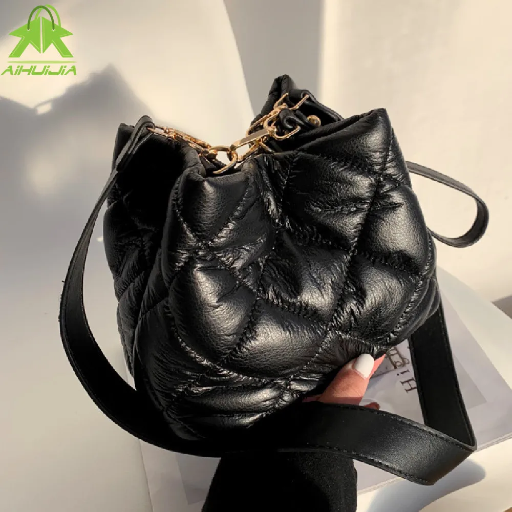 Fashion Lingge Shoulder Bag for Woman 2021 New High Quality Pu Leather Handbag High Capacity Bucket Messenger Bags Sac A Main
Fashion Lingge Shoulder Bag for Woman 2021 New High Quality Pu Leather Handbag High Capacity Bucket Messenger Bags Sac A Main