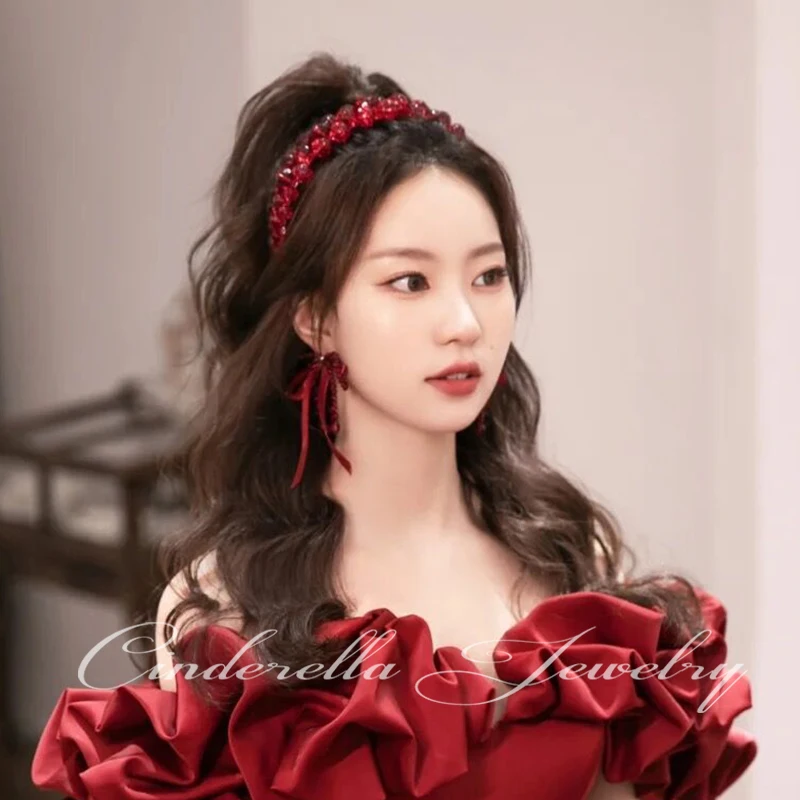 Korean Crystal Headband Sweet Temperament Banquet Engagement Hair Clip Headdress Wedding Bride Toast Clothing Hair Accessories
Korean Crystal Headband Sweet Temperament Banquet Engagement Hair Clip Headdress Wedding Bride Toast Clothing Hair Accessories