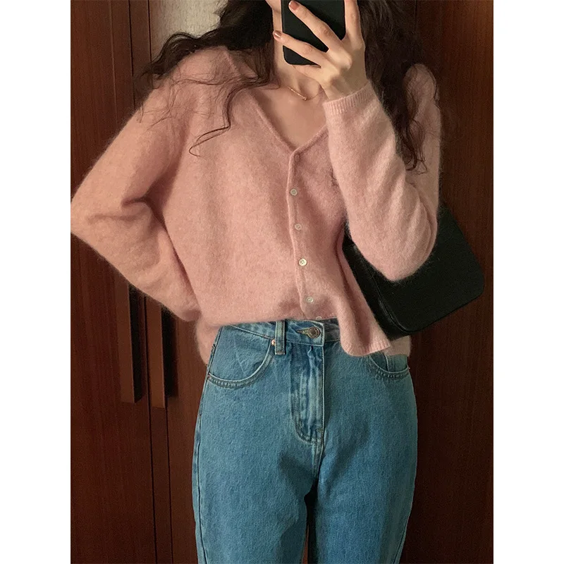 Pure Color Loose V-neck Short Knitted Cardigan 2022 Winter Fashion Sweater Casual Long-sleeved Single-breasted Women's Clothing
Pure Color Loose V-neck Short Knitted Cardigan 2022 Winter Fashion Sweater Casual Long-sleeved Single-breasted Women's Clothing
