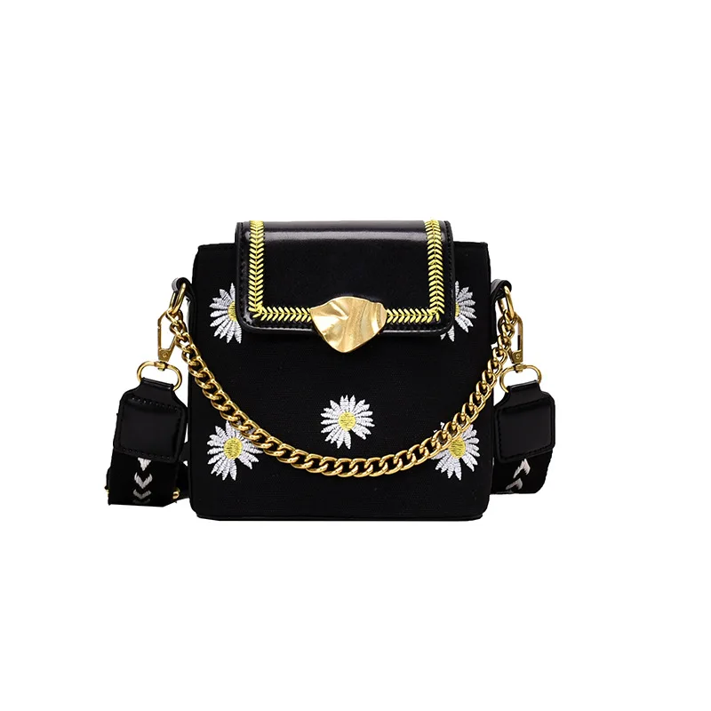 2020 Summer New Fashion Chain Western Style Bucket Bag Net Red Handbag Daisy Shoulder Messenger Bag
2020 Summer New Fashion Chain Western Style Bucket Bag Net Red Handbag Daisy Shoulder Messenger Bag