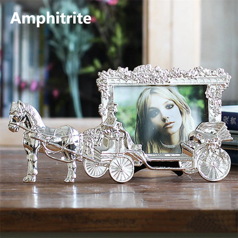 5 Polegada classic horse transport metal frame European creative style frame wedding table decoration Christmas gifts
5 Polegada classic horse transport metal frame European creative style frame wedding table decoration Christmas gifts