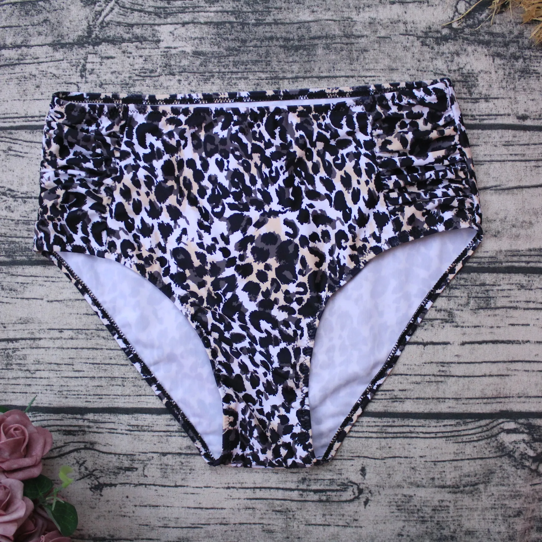 2021 High Waist Swimwear Women Sexy Beachwear Leopard Print Bikini Set Push Up Swimsuit Female Bathing Suit Two Pieces Bikinis
2021 High Waist Swimwear Women Sexy Beachwear Leopard Print Bikini Set Push Up Swimsuit Female Bathing Suit Two Pieces Bikinis