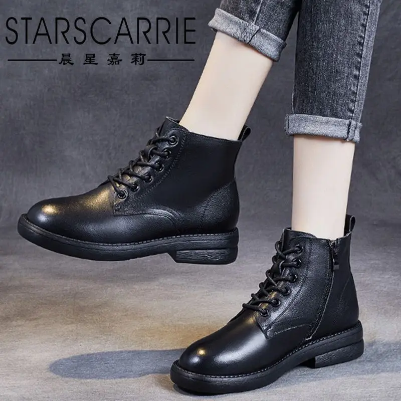 2021 spring and autumn leather riding boots with front lace up soft leather thick heel Korean women's short boots
2021 spring and autumn leather riding boots with front lace up soft leather thick heel Korean women's short boots