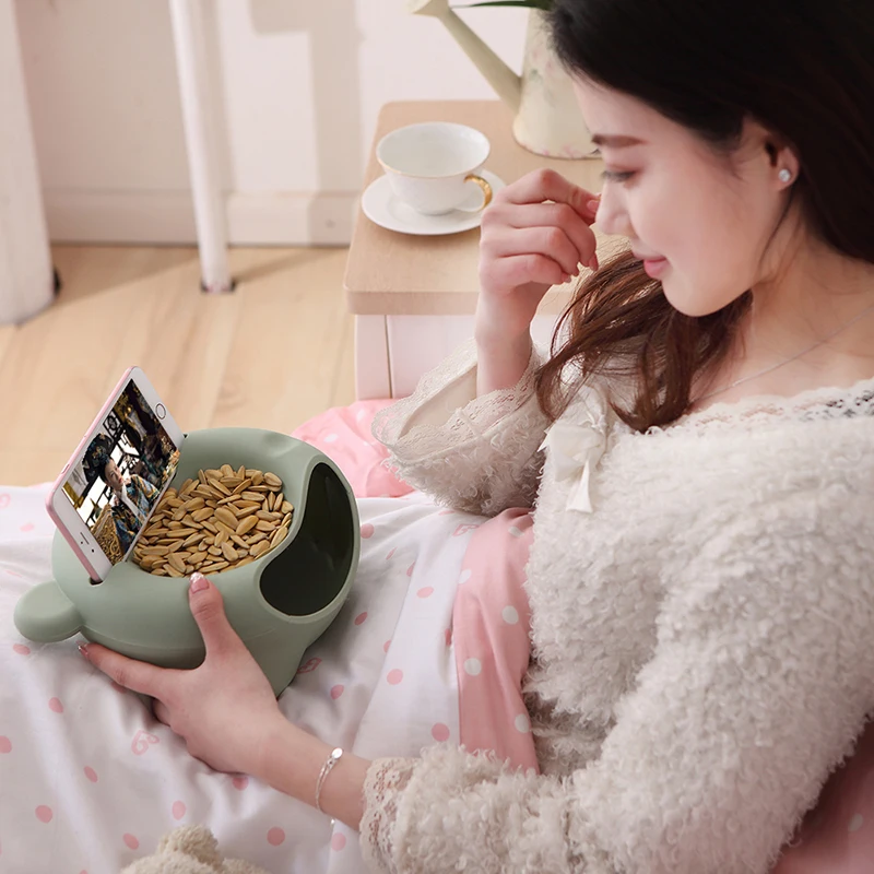Creative Household Bedroom Storage Box Lazy Snack Bowl Plastic Double-layer Snack StorageBox Bowl Fruit Bowl Mobile Phone Holder
Creative Household Bedroom Storage Box Lazy Snack Bowl Plastic Double-layer Snack StorageBox Bowl Fruit Bowl Mobile Phone Holder