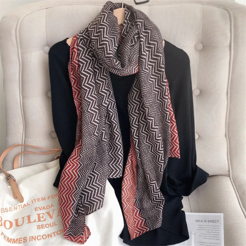 2020 Luxury brand silk scarves Autumn winter women Fashion cotton Print Sunscreen silk scarf lady Popular headcloth beach shawl
2020 Luxury brand silk scarves Autumn winter women Fashion cotton Print Sunscreen silk scarf lady Popular headcloth beach shawl