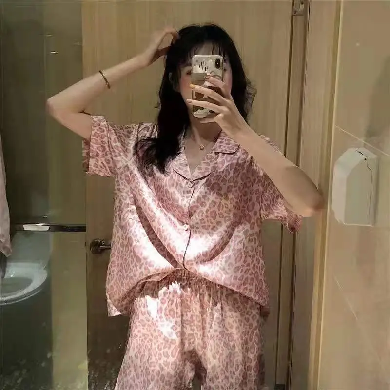 2021 two piece summer Lapel cardigan pajamas women's short sleeve thin loose fitting home wear Cute Casual Comfort Pyjamas
2021 two piece summer Lapel cardigan pajamas women's short sleeve thin loose fitting home wear Cute Casual Comfort Pyjamas