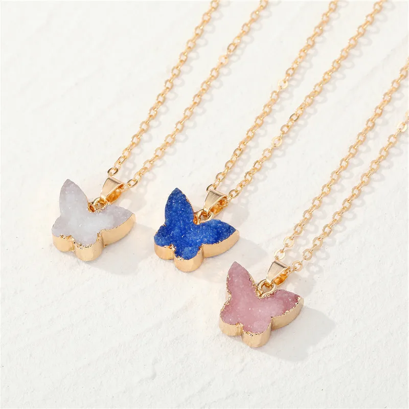 Design Charms Butterfly Pendant Necklace Resin Crystal Clavicle Female Necklaces for Women Gift Fashion Jewelry Statement 2021
Design Charms Butterfly Pendant Necklace Resin Crystal Clavicle Female Necklaces for Women Gift Fashion Jewelry Statement 2021