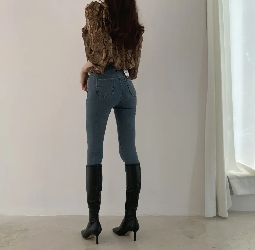sexy crop blouse Women Puff Sleeve snake print Elegant Lace Up summer thin blusas shirt 2020 korean Chic Female Shirts
sexy crop blouse Women Puff Sleeve snake print Elegant Lace Up summer thin blusas shirt 2020 korean Chic Female Shirts