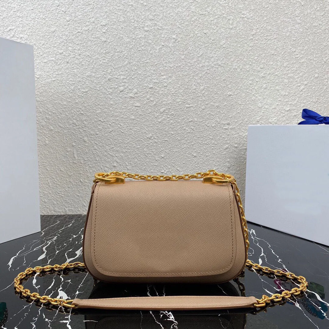 2021 New Fashion Women's Mini Versatile High Quality Leather Shoulder Bag With Bright Color Delicate And Luxurious Feel
2021 New Fashion Women's Mini Versatile High Quality Leather Shoulder Bag With Bright Color Delicate And Luxurious Feel