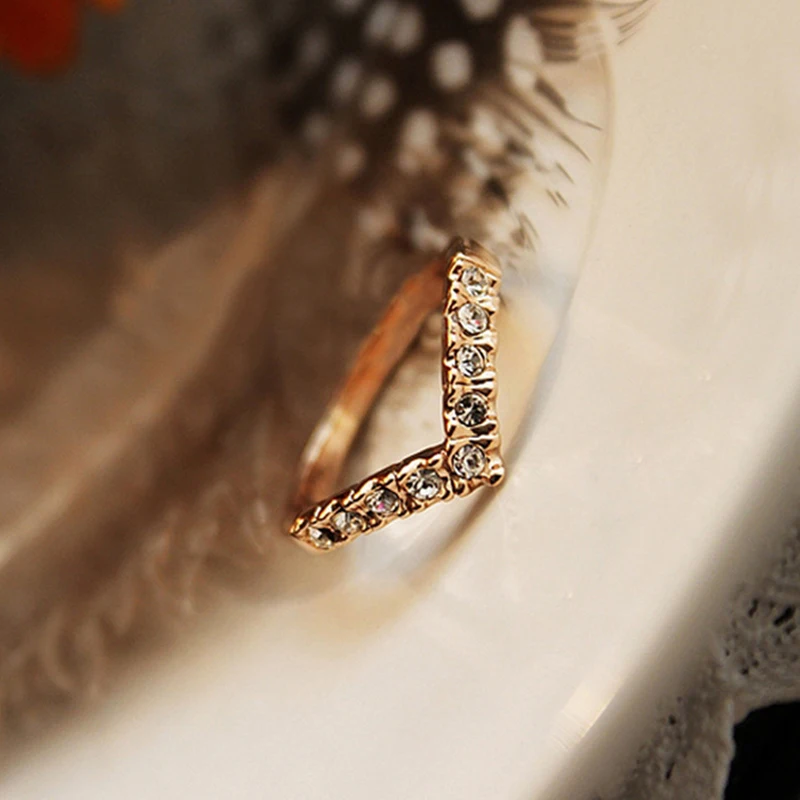 Classic V-shaped unique Creative Rings for Women New Trendy Fashion Female Ring Jewelry Ladies Bar Night Club Jewelry Gifts
Classic V-shaped unique Creative Rings for Women New Trendy Fashion Female Ring Jewelry Ladies Bar Night Club Jewelry Gifts