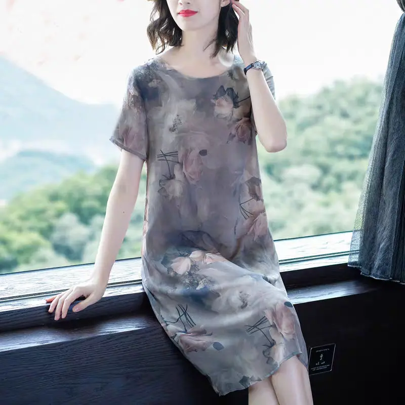 2020 New Summer Middle Aaged Women Ice Silk Mother Loose Dress Female Causal Flower Print Fashion Dresses Plus Size M-4XL W126
2020 New Summer Middle Aaged Women Ice Silk Mother Loose Dress Female Causal Flower Print Fashion Dresses Plus Size M-4XL W126