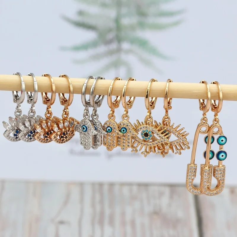 U-Magical Vintage Rhinestone Paper Clip Dangle Earring for Women Shining Hollow Demon Eye Long Tassel Earring Jewelry Pendientes
U-Magical Vintage Rhinestone Paper Clip Dangle Earring for Women Shining Hollow Demon Eye Long Tassel Earring Jewelry Pendientes