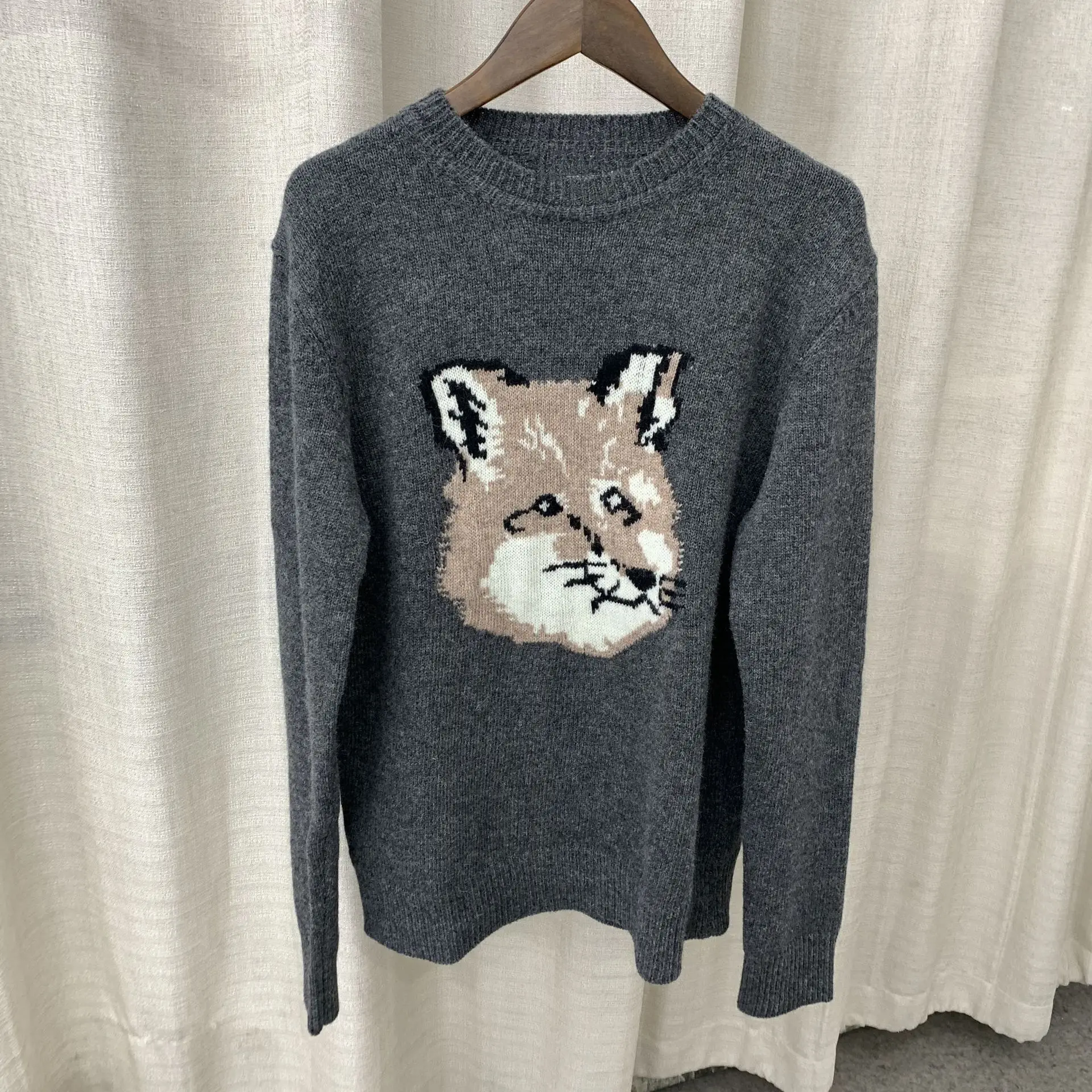 2021 Autumn New Embroidery Animal Knit Wool Blend Round Neck Pullover Loose Pullover Sweater for Men and Women
2021 Autumn New Embroidery Animal Knit Wool Blend Round Neck Pullover Loose Pullover Sweater for Men and Women