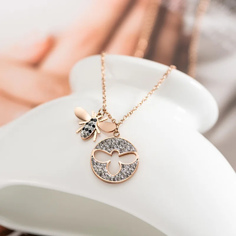 2022 New Fashion Jewelry Crystal fromSwarovskis Titanium steel bee necklace female Fit for Women as Party gifts
2022 New Fashion Jewelry Crystal fromSwarovskis Titanium steel bee necklace female Fit for Women as Party gifts