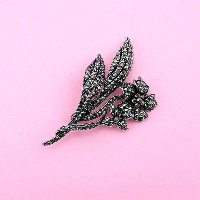 TANGTANG Bouquet Brooch For Bride Antique Jewelry Pin Brooch Vintage Style Rhinestone Brooch Pin Fashion Leaf Brooches Flower
TANGTANG Bouquet Brooch For Bride Antique Jewelry Pin Brooch Vintage Style Rhinestone Brooch Pin Fashion Leaf Brooches Flower