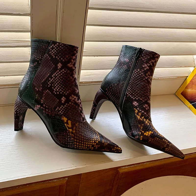 2020 Snakeskin Real Leather Ankle Boots Women Pointed Toe Mixed Color Strange High Heel Botas Femme Fashion Short Boots
2020 Snakeskin Real Leather Ankle Boots Women Pointed Toe Mixed Color Strange High Heel Botas Femme Fashion Short Boots
