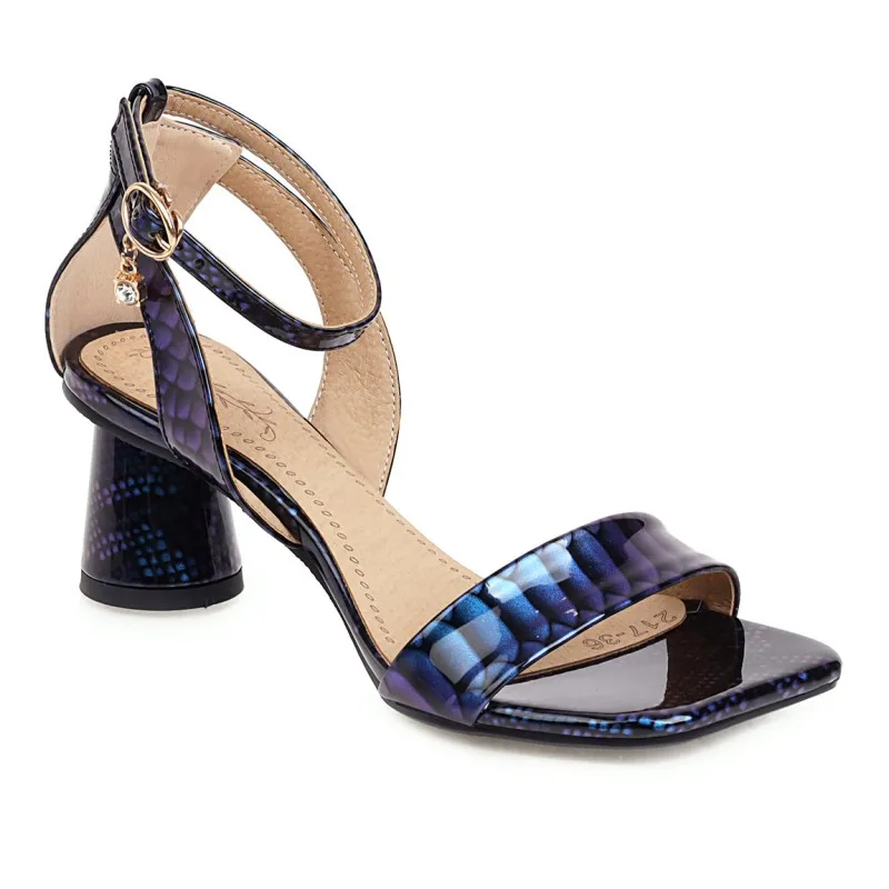 Women's Shoes
Women's Shoes