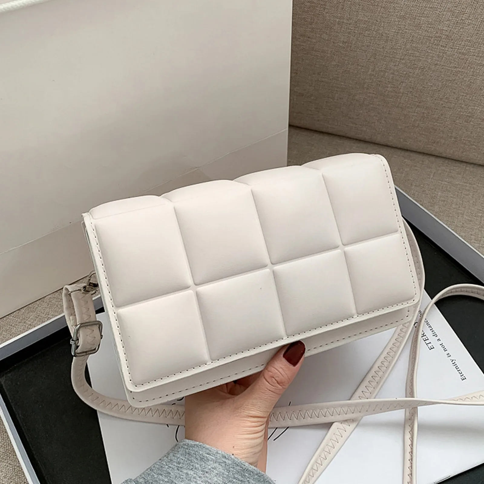 Fashion Lattice Pattern Messenger Bags for Women 2021 PU Leather Small Square Flap Solid Casual Travel Shoulder Crossbody Bags
Fashion Lattice Pattern Messenger Bags for Women 2021 PU Leather Small Square Flap Solid Casual Travel Shoulder Crossbody Bags