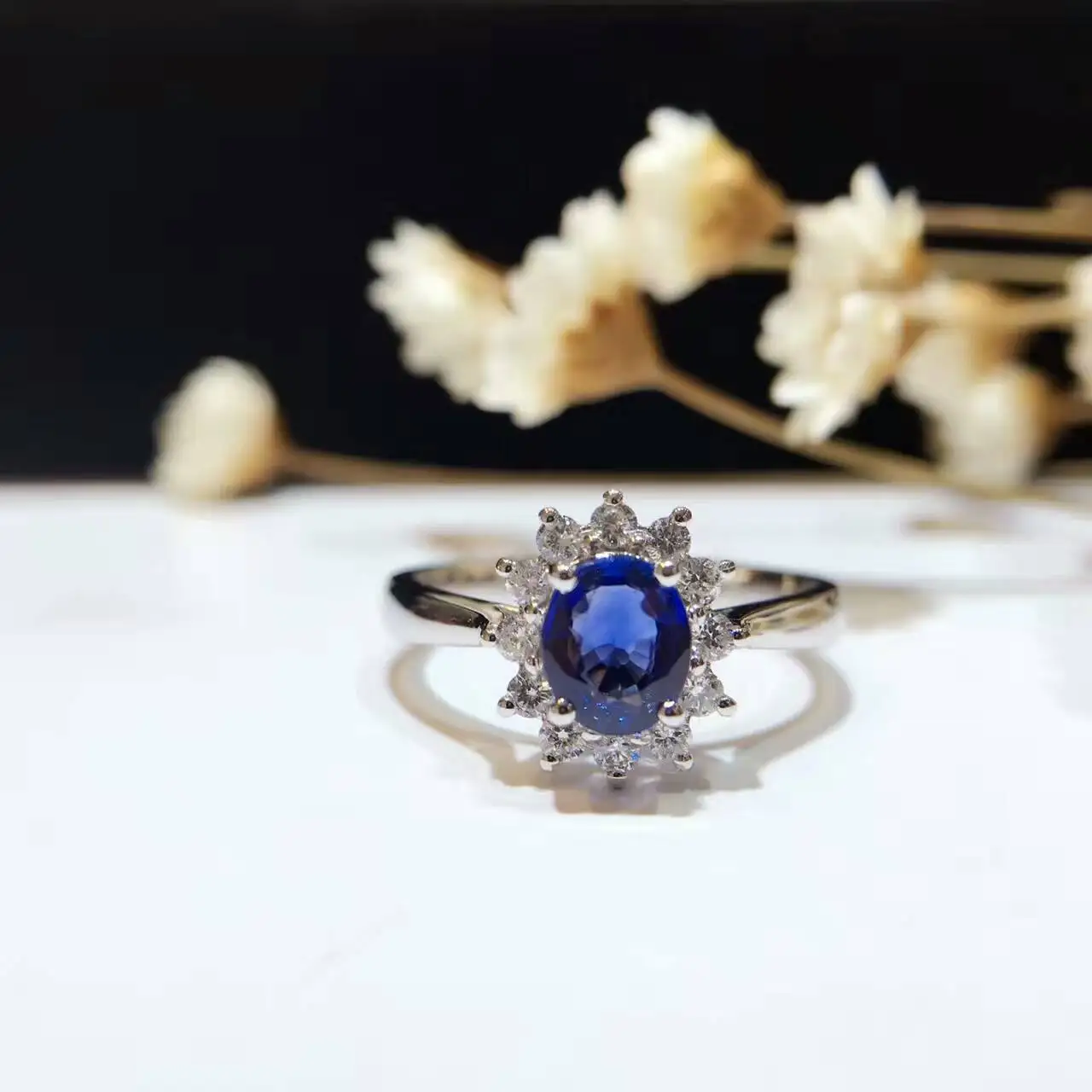 18K Gold 0.703ct Natural Sapphire Women Ring with 0.209ct Diamond Setting 2016 New Fine Jewelry Wedding Band Engagement
18K Gold 0.703ct Natural Sapphire Women Ring with 0.209ct Diamond Setting 2016 New Fine Jewelry Wedding Band Engagement