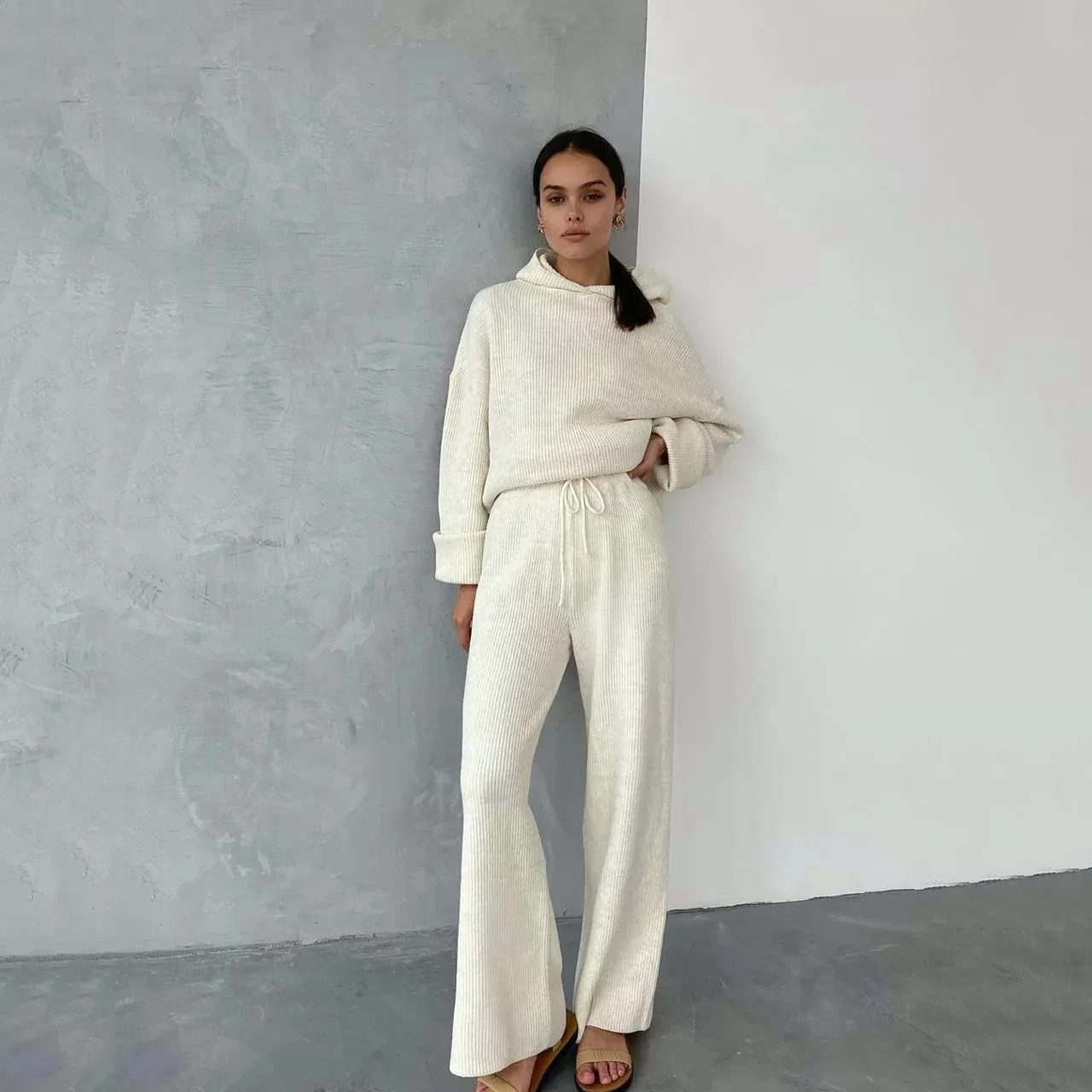 2021 Autumn and Winter Women's New Fashion Sports Sweater Two-piece Suit Women's Fashion Two-piece Women's Warm Suit
2021 Autumn and Winter Women's New Fashion Sports Sweater Two-piece Suit Women's Fashion Two-piece Women's Warm Suit