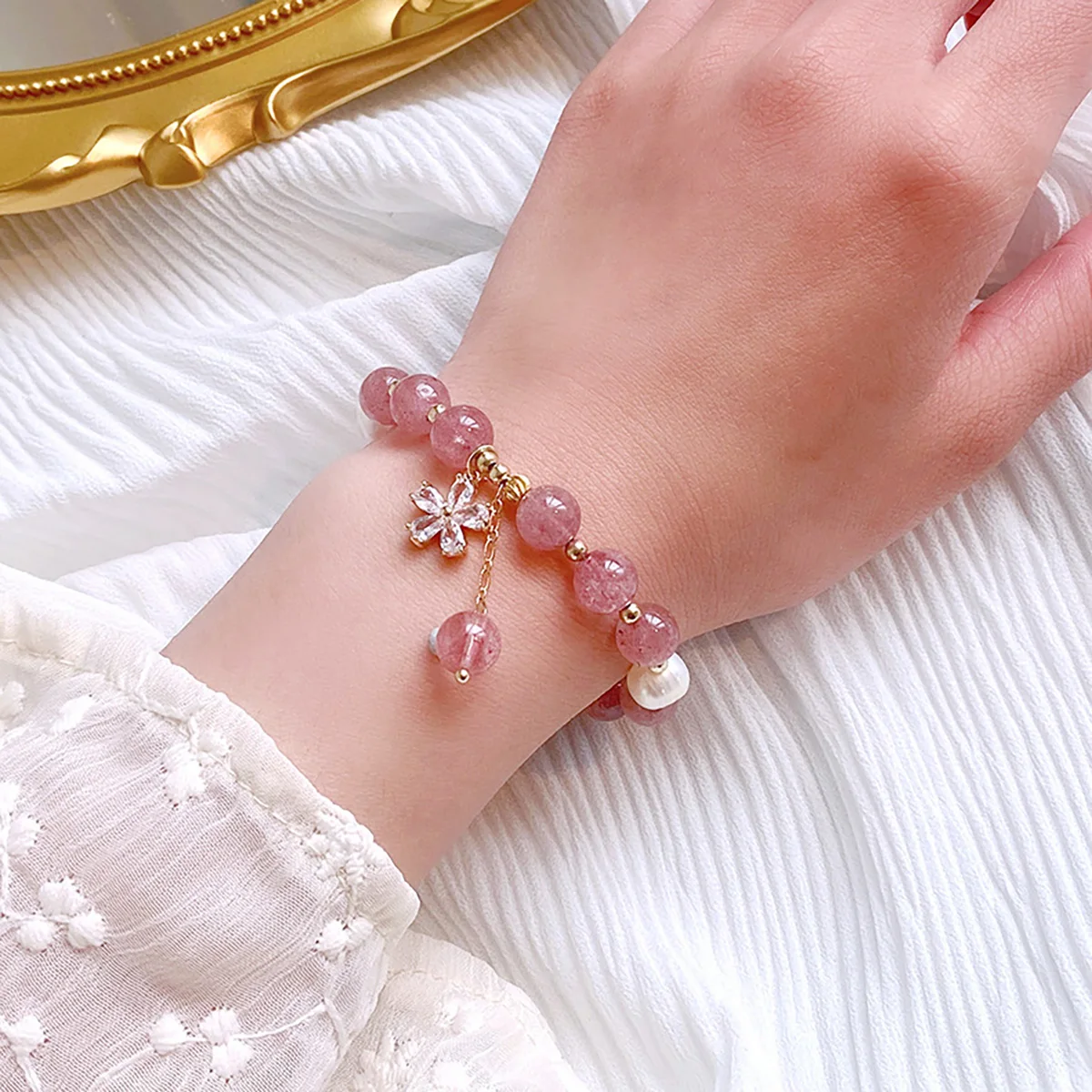 AVEBIEN 2021 Trendy Aesthetic Strawberry Crystal Zircon Flower Pendant Women Bracelet Retro Bracelet Fashion Jewelry for women
AVEBIEN 2021 Trendy Aesthetic Strawberry Crystal Zircon Flower Pendant Women Bracelet Retro Bracelet Fashion Jewelry for women
