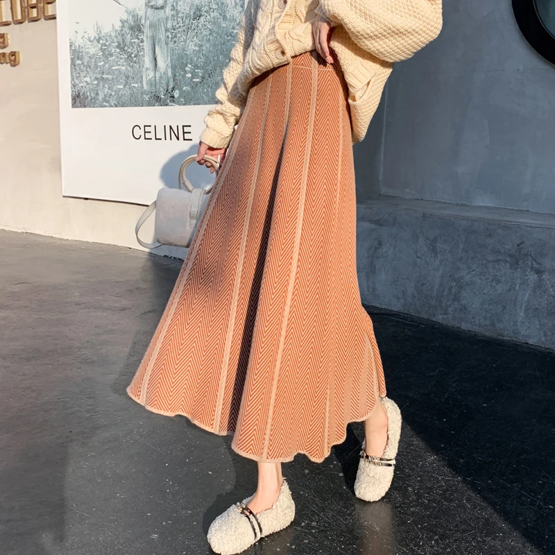 Women knitted Long Skirt Winter Warm Sweater Stripe A-line Maxi Skirts Female Swing knit Skirt Autumn Chic 
Women knitted Long Skirt Winter Warm Sweater Stripe A-line Maxi Skirts Female Swing knit Skirt Autumn Chic