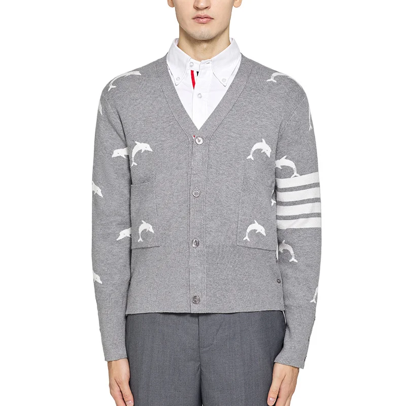 THOM TB 2023 Fashion Brand Sweaters Men Slim Fit V-Neck Cardigan Clothing Striped Wool Dolphin Pattern Autumn Winter Casual Coat
THOM TB 2023 Fashion Brand Sweaters Men Slim Fit V-Neck Cardigan Clothing Striped Wool Dolphin Pattern Autumn Winter Casual Coat
