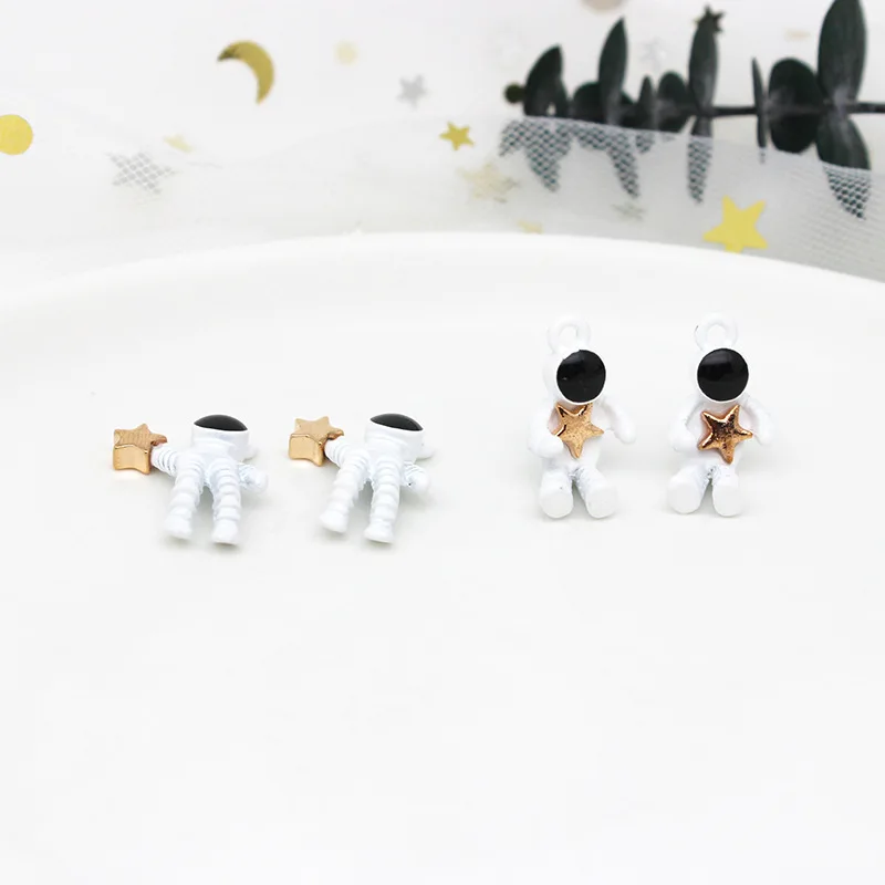 10PCS diy jewelry accessories alloy spray paint three-dimensional astronaut astronaut pendant pendant material charms
10PCS diy jewelry accessories alloy spray paint three-dimensional astronaut astronaut pendant pendant material charms