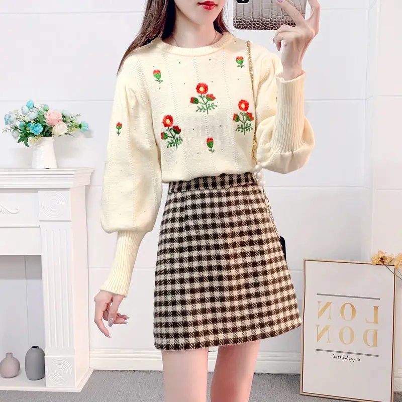 Women 2022 Autumn Winter Knitted Puff Sleeve Female Fashion Embroidery Sweaters Tops + Plaid High Waist Mini Skirts Sets A83
Women 2022 Autumn Winter Knitted Puff Sleeve Female Fashion Embroidery Sweaters Tops + Plaid High Waist Mini Skirts Sets A83