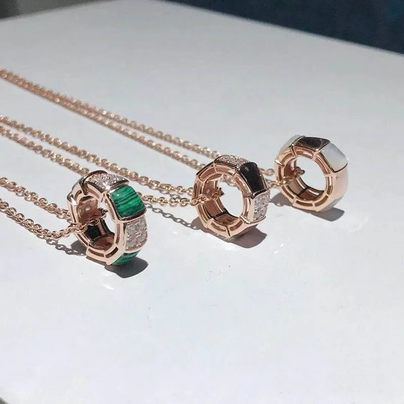 BV High Quality Sterling Silver S925 Snake Bone Brand Fashion Luxury Necklace Pendant Beautifully Designed Gifts for Women
BV High Quality Sterling Silver S925 Snake Bone Brand Fashion Luxury Necklace Pendant Beautifully Designed Gifts for Women