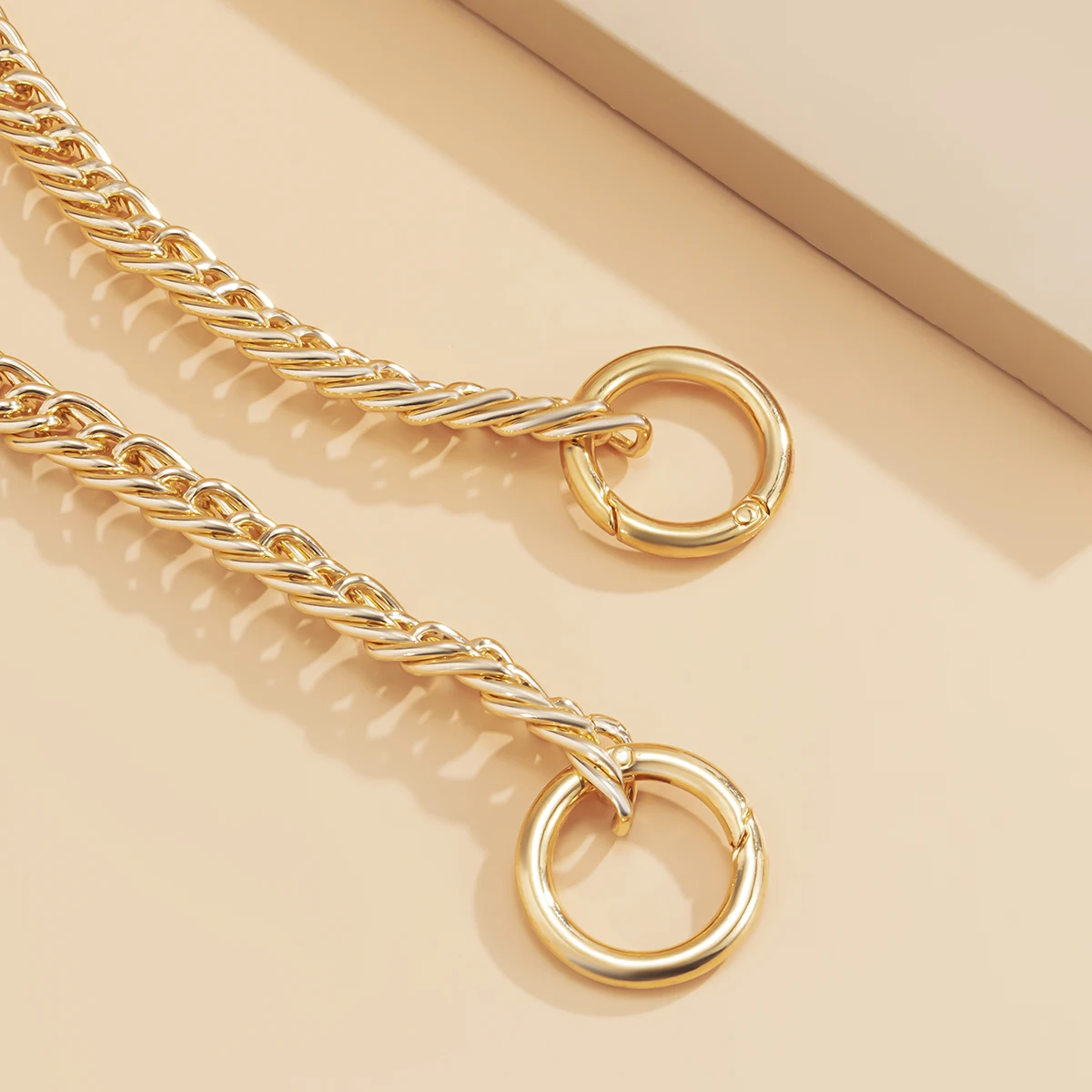 IngeSight.Z Single Layer Twisted Thick Curb Cuban Straps Bag Chains Chunky Heavy Metal Long Chains for Handbag Shoulder Bag Gift
IngeSight.Z Single Layer Twisted Thick Curb Cuban Straps Bag Chains Chunky Heavy Metal Long Chains for Handbag Shoulder Bag Gift