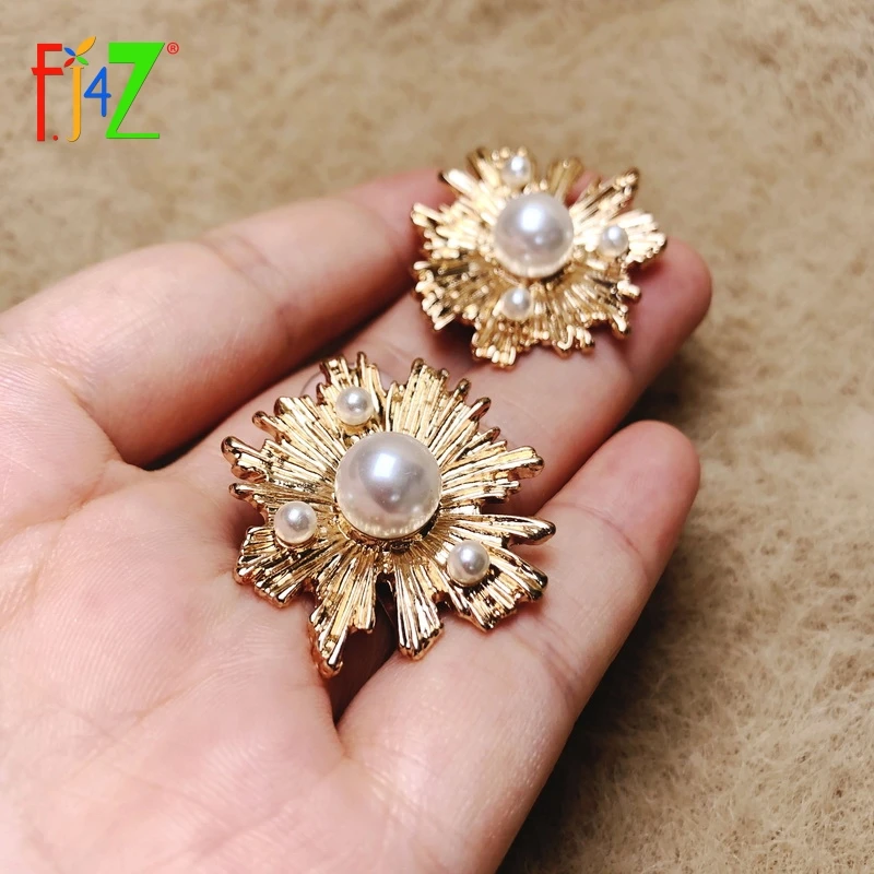 F.J4Z Stylish Daisy Stud Earrings for Women Trendy Simulated Pearl Statement Earrings Ladies Cocktail Gifts Earring Jewelry
F.J4Z Stylish Daisy Stud Earrings for Women Trendy Simulated Pearl Statement Earrings Ladies Cocktail Gifts Earring Jewelry