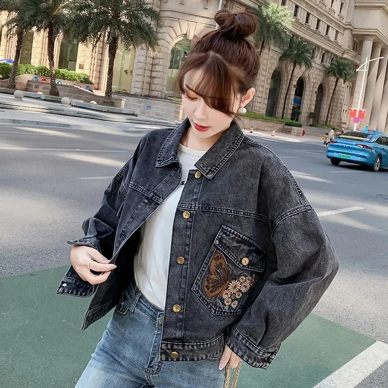 Vintage Black Jean Jacket Butterfly Embroidered Short Women 2021 Spring Autumn Denim Coats New Loose Joker Lady Cowboy Outerwear
Vintage Black Jean Jacket Butterfly Embroidered Short Women 2021 Spring Autumn Denim Coats New Loose Joker Lady Cowboy Outerwear