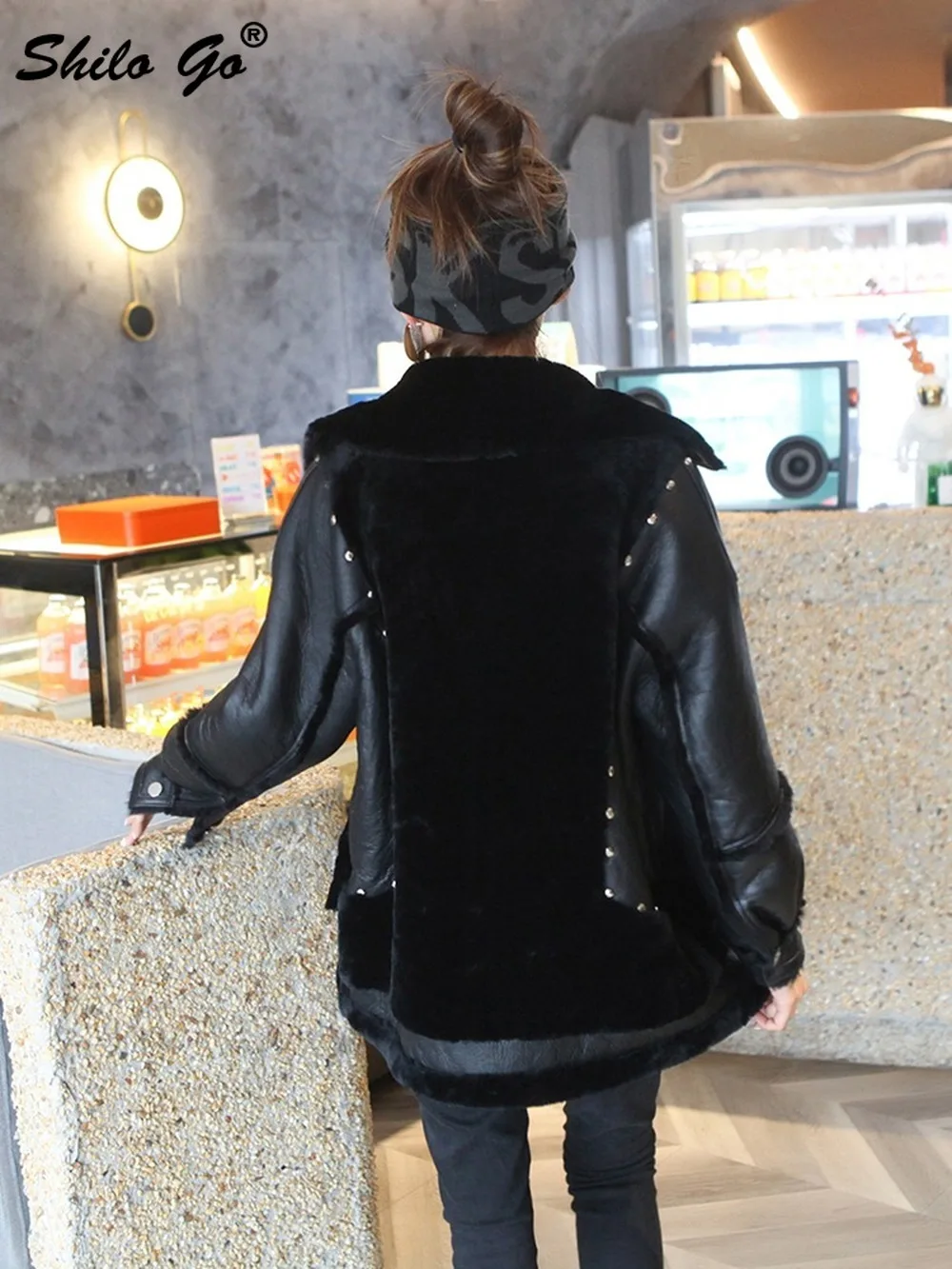 Streetwear Notched Neck Double Faced Fur Coat Women Winter Casual Safari Style Solid Thermal Padded Jacket Plus Size Outwear
Streetwear Notched Neck Double Faced Fur Coat Women Winter Casual Safari Style Solid Thermal Padded Jacket Plus Size Outwear