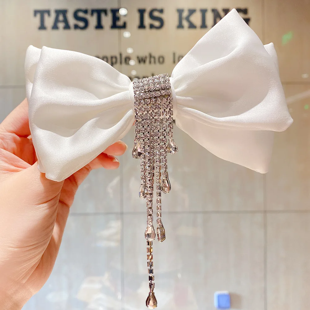 Retro French Bow Hair Clips Hairpin for Women Shiny Tassel Rhinestone Hair Bows Clip Hairgrip Luxury Jewelry Hair Accessories
Retro French Bow Hair Clips Hairpin for Women Shiny Tassel Rhinestone Hair Bows Clip Hairgrip Luxury Jewelry Hair Accessories