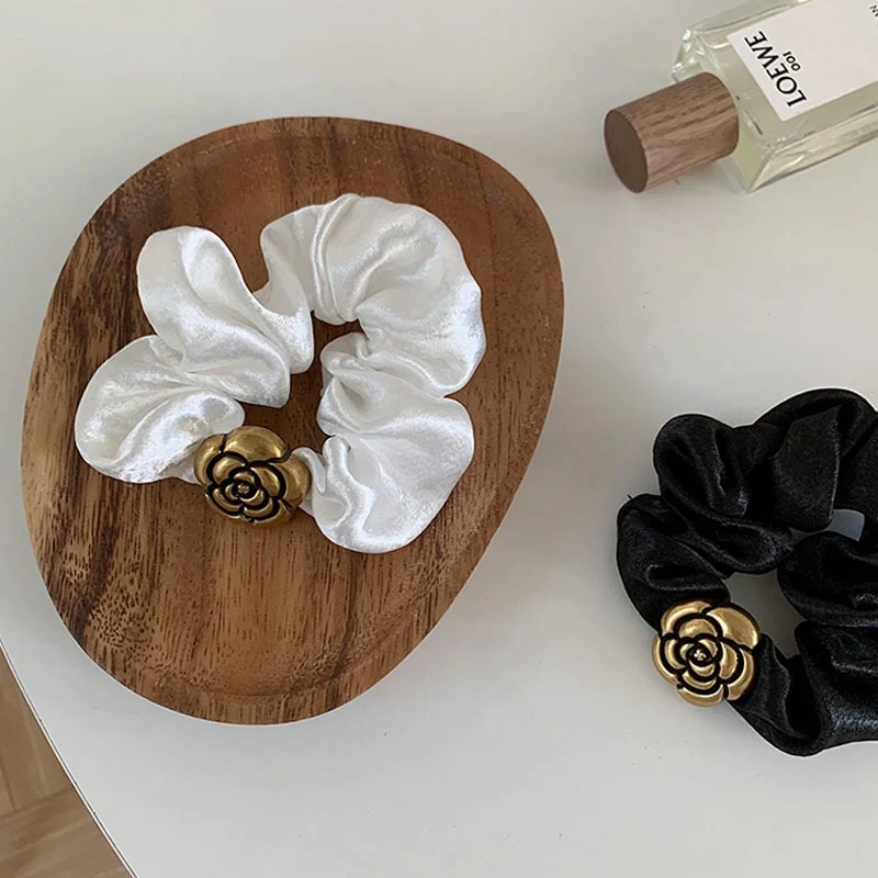 French camellia small incense wind hair rope satin large intestine circle hair ornament headdress Korean head rope
French camellia small incense wind hair rope satin large intestine circle hair ornament headdress Korean head rope