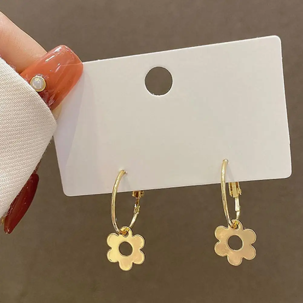 1 Pair Stylish Metal Earring Women Romantic Earring Ornament Alloy Flower Round Hoop Earring Jewelry Accessories for Daily Life
1 Pair Stylish Metal Earring Women Romantic Earring Ornament Alloy Flower Round Hoop Earring Jewelry Accessories for Daily Life