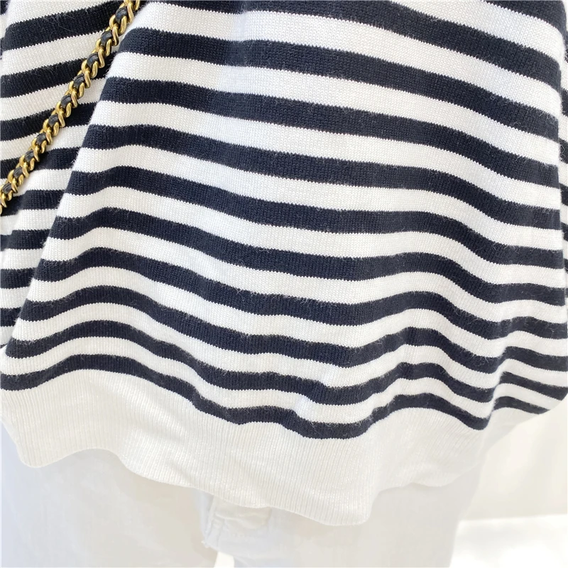 2021 Spring Autumn New Korean Lapel Black White Striped Knitted Shirt Women Fashion Outerwear Casual Simple Pullover Sweater Top
2021 Spring Autumn New Korean Lapel Black White Striped Knitted Shirt Women Fashion Outerwear Casual Simple Pullover Sweater Top