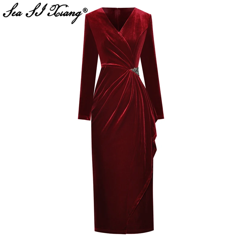 Женское бархатное платье-карандаш с V-образным вырезом и длинным рукавом
Женское бархатное платье-карандаш с V-образным вырезом и длинным рукавом