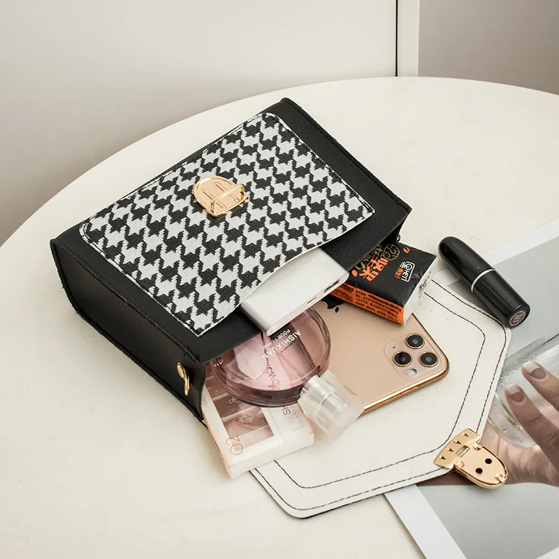 Autumn And Winter New Medium Sized Female Bag 2021 All Match messenger bag Red houndstooth small square Bags
Autumn And Winter New Medium Sized Female Bag 2021 All Match messenger bag Red houndstooth small square Bags